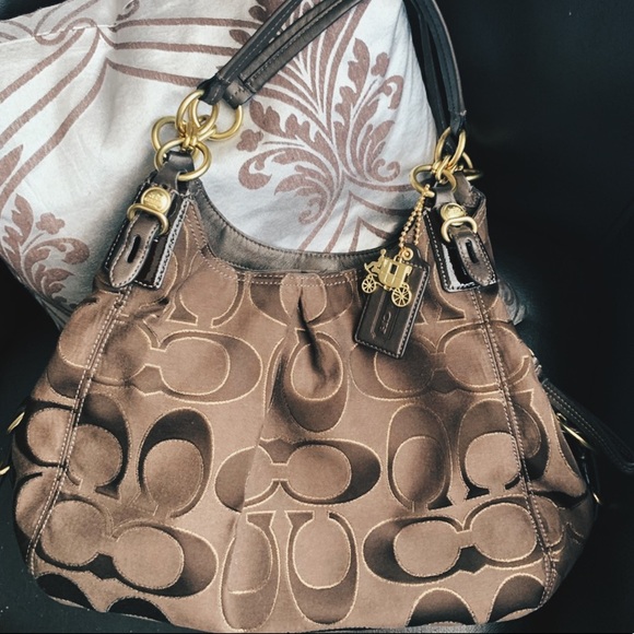 Coach Handbags - Authentic Signature Maggie Mia coach shoulder bag